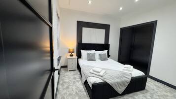 Casa de lujo, baño privado | 3 dormitorios, tabla de planchar con plancha, wifi gratis