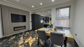 Luxury House, Private Bathroom | 3 bedrooms, iron/ironing board, free WiFi