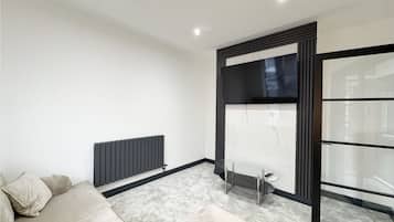 Luxury House, Private Bathroom | Lounge