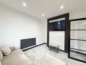 Luxury House, Private Bathroom | Lounge