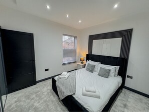 Luxury House, Private Bathroom | Iron/ironing board, free WiFi