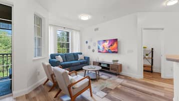 Smart TV, table tennis