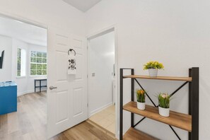 Interior - 414TR 2BR Condo APT Heated Pool HotTub King Bed (Davenport)