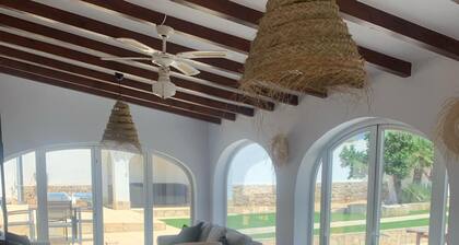 COSTA BLANCA Beautiful 10-person villa with swimming pool and large garden