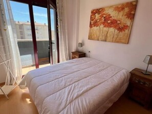 3 bedrooms, Internet - Lovely Duplex with sea view and parking AV-02 (Roses)