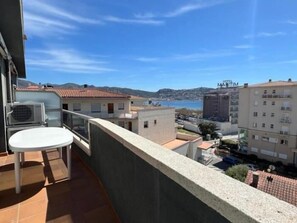 Property grounds - Lovely Duplex with sea view and parking AV-02 (Roses)