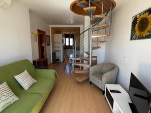 TV - Lovely Duplex with sea view and parking AV-02 (Roses)