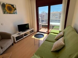 TV - Lovely Duplex with sea view and parking AV-02 (Roses)