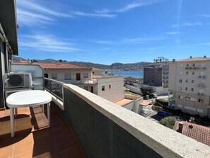 Property grounds - Lovely Duplex with sea view and parking AV-02 (Roses)