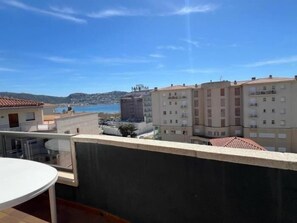 Property grounds - Lovely Duplex with sea view and parking AV-02 (Roses)