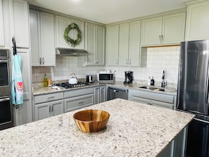 Micro-ondes, four, plaque de cuisson, lave-vaisselle