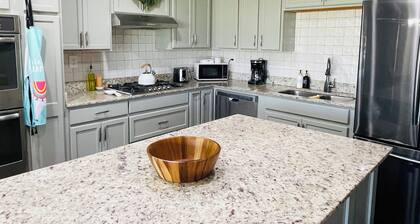 Charming 2-bedroom house with Laundry in lovely Baton Rouge