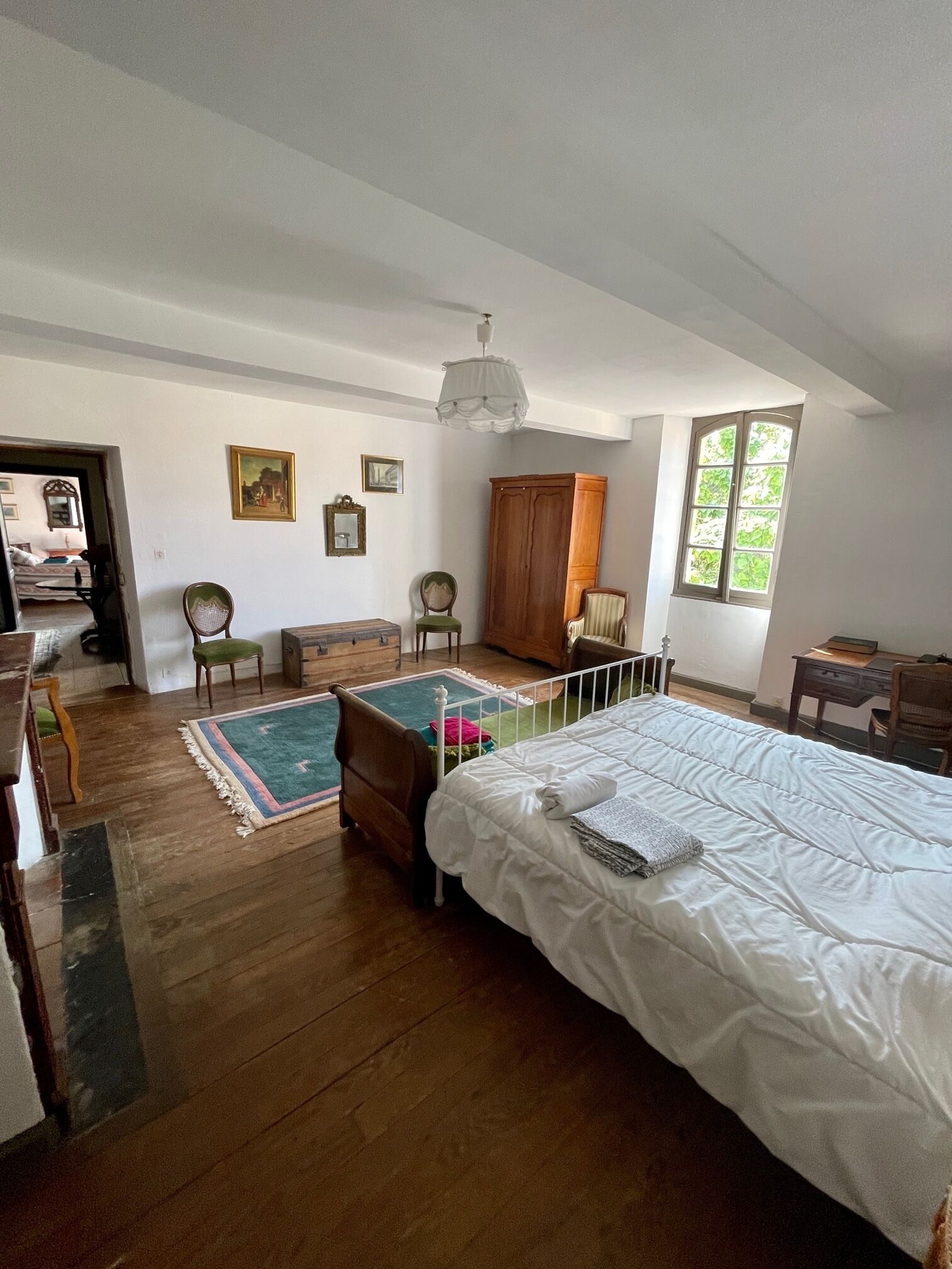 6 slaapkamers, een strijkplank/strijkijzer, reisbedje, wifi