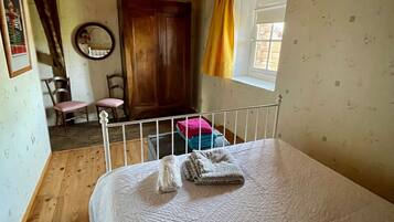 6 habitaciones, tabla de planchar con plancha, cuna de viaje y wifi