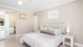 3 bedrooms, desk, free WiFi, bed sheets