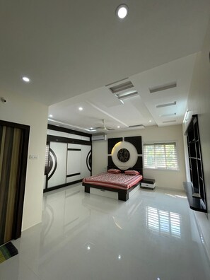 3 bedrooms, free WiFi, bed sheets