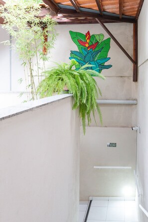 Interior - Casa Jardim. Ar e garagem (São Paulo)