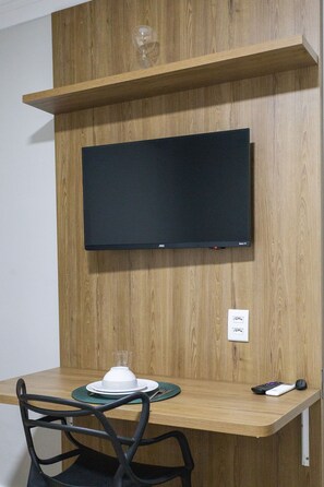 Interior - Casa Jardim. Ar e garagem (São Paulo)