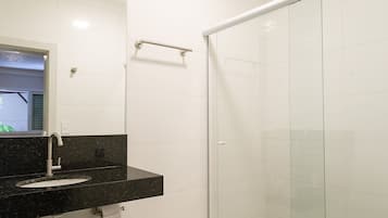 Studio | Bathroom | Shower, rainfall showerhead, hair dryer, towels