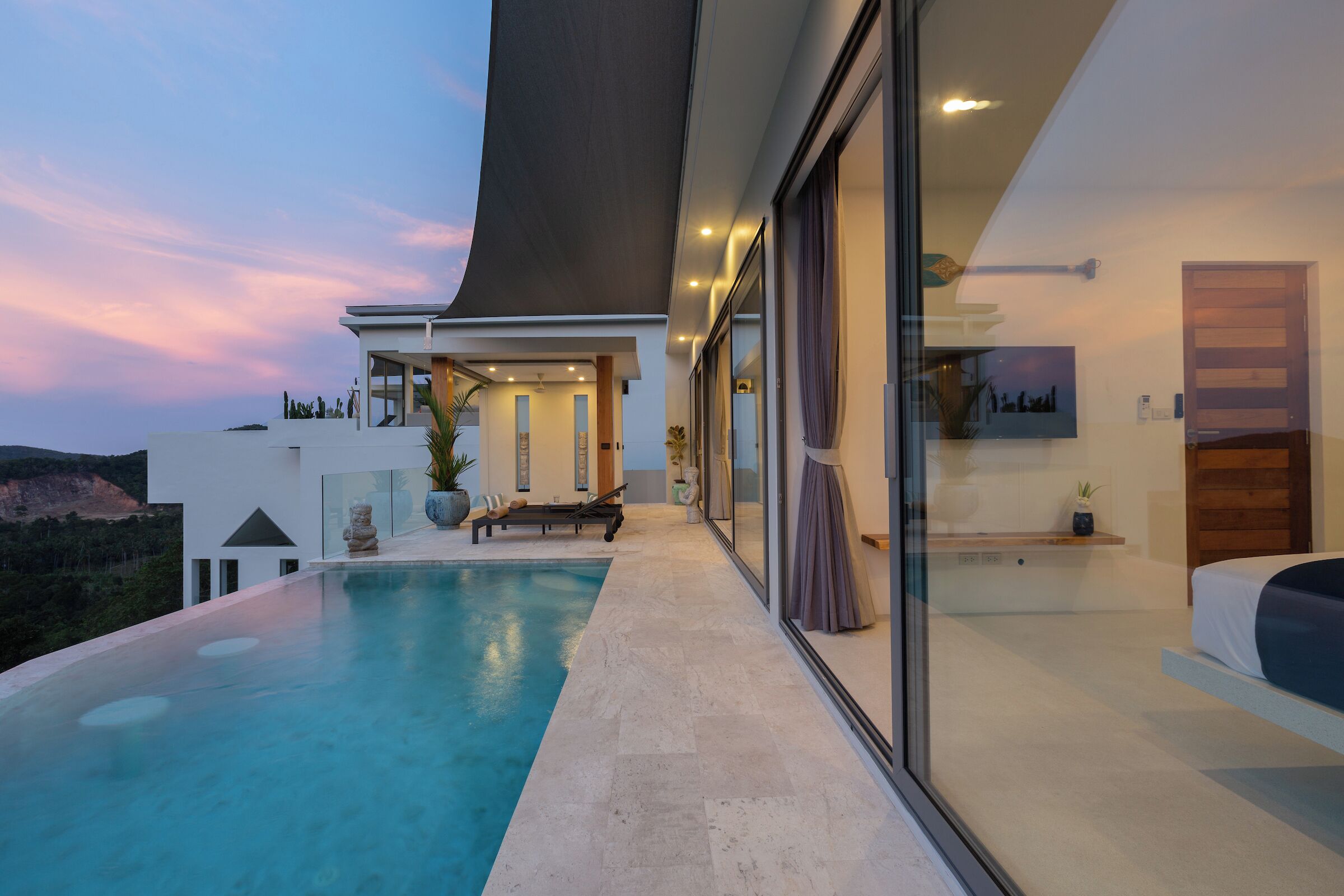 3 Bedroom Pool Villa - Frangipani | Escritorio, espacio para trabajar con laptop y insonorización 