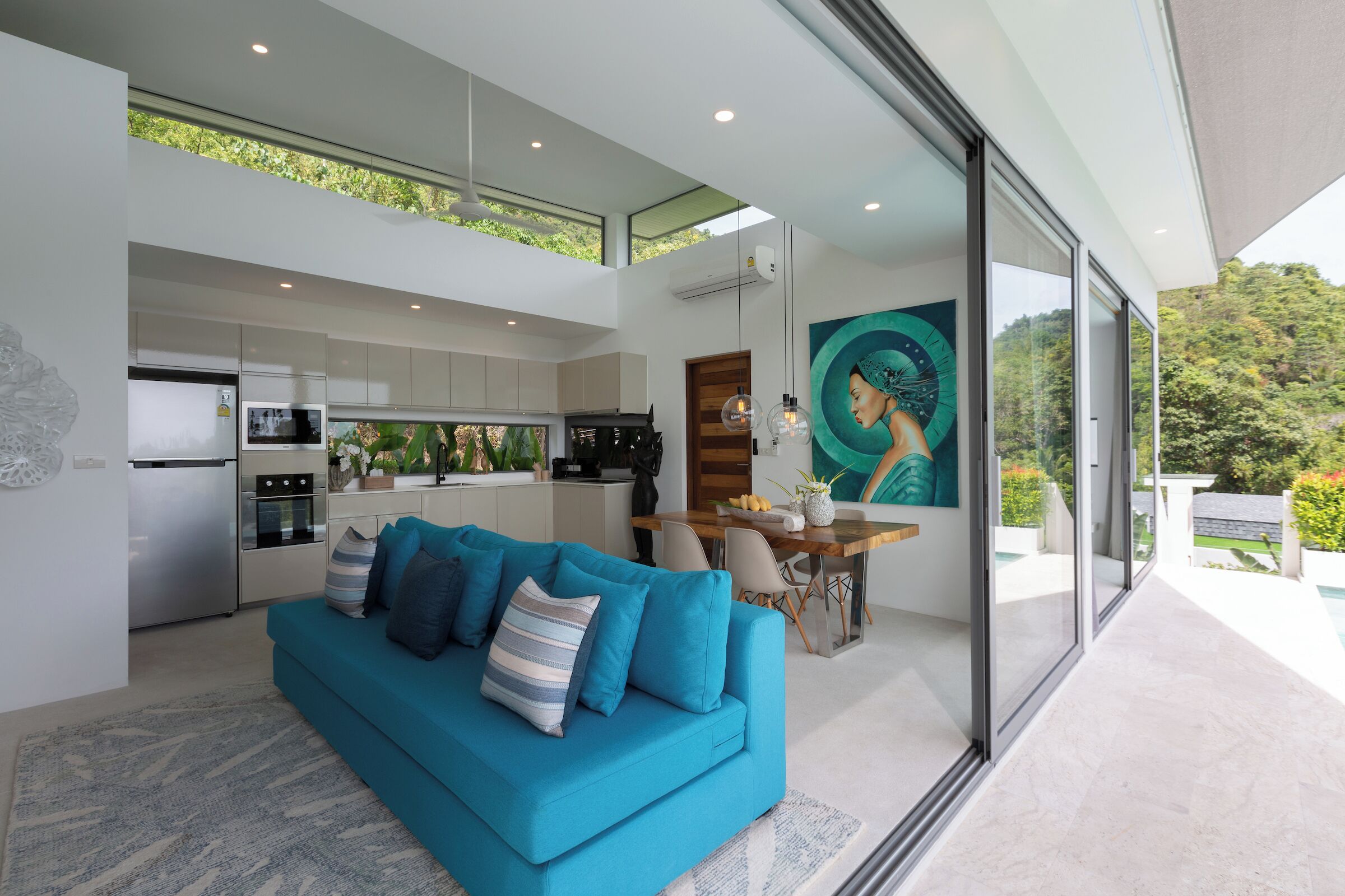 3 Bedroom Pool Villa - Frangipani | Área de sala de estar | Televisión LED de 42 pulgadas con canales vía satélite 