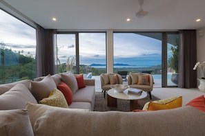 3 Bedroom Pool Villa - Orchid | Oppholdsområde | En 42-tommers LED-TV med Parabol-TV