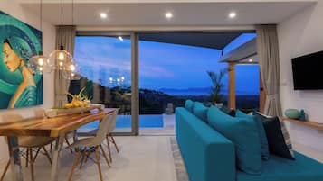3 Bedroom Pool Villa - Frangipani | Vardagsrum | 42-tums LED-tv med satellitkanaler