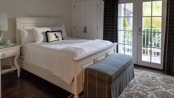 1 habitación, caja de seguridad en la habitación y escritorio