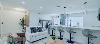 Charming fully renovated 4-bedroom spacious house with pool in Tampa/Lutz area! 