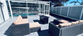 Charming fully renovated 4-bedroom spacious house with pool in Tampa/Lutz area! 