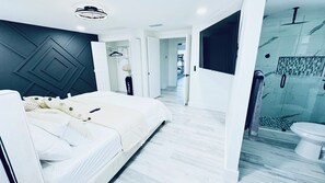 4 bedrooms, desk, iron/ironing board, WiFi