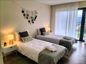 2 soverom, strykejern/-brett, internettilgang og sengetøy