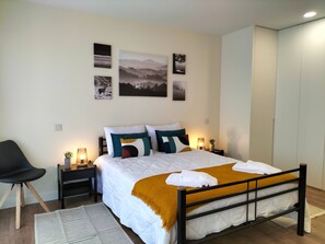 2 bedrooms, iron/ironing board, Internet, bed sheets - Villa Amores Riverview - Scenic Getaway | uChill (Vila Nova de Cerveira)