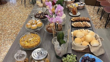 Colazione a buffet inclusa, servita tutte le mattine
