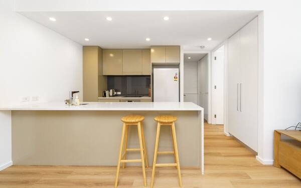 Elegant & Cosy Haven in Lively Kingston Foreshore