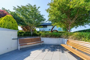 Terrace/patio - Elegant & Cosy Haven in Lively Kingston Foreshore (Kingston)