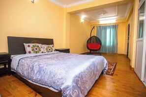 4 chambres, fer et planche à repasser, Wi-Fi, draps fournis