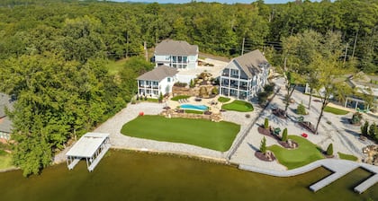 6BR Luxe Lakefront Home, Private Pool, Hot Tub, Boat Dock, Putting Green, Views