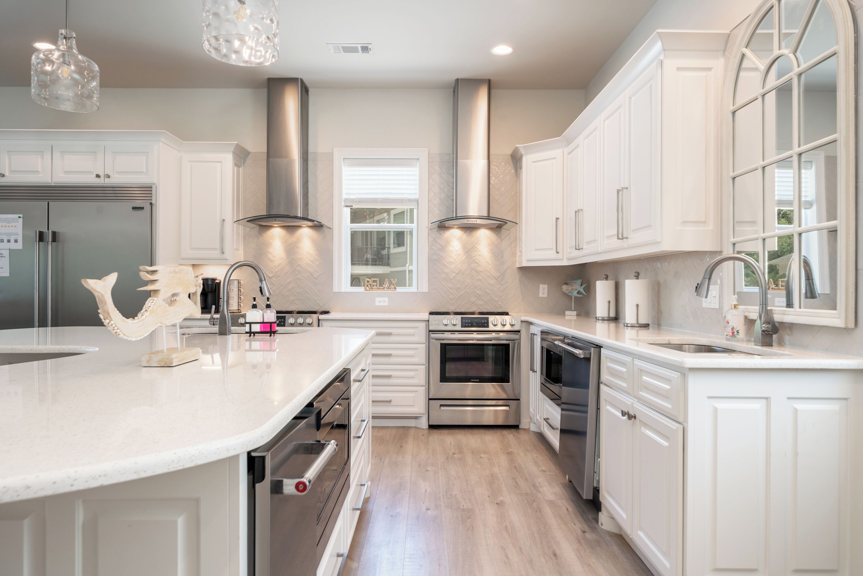 雪櫃、微波爐、焗爐、爐具