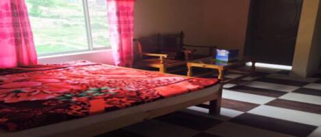 Habitación Deluxe doble, vistas a la montaña | Sistema de insonorización, tabla de planchar con plancha, wifi gratis