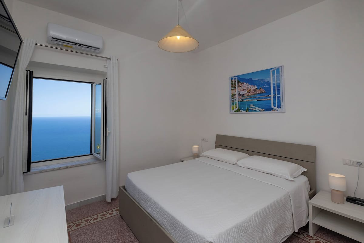 Standard Room, 1 Double Bed, Private Bathroom, Sea View