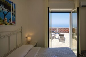 Quarto conforto, vista para o mar | Escrivaninha, quartos à prova de som, ferros/tábuas de passar roupa