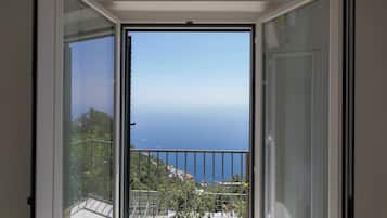Chambre Classique, balcon, vue mer | Bureau, chambres insonorisées, fer et planche à repasser, Wi-Fi gratuit