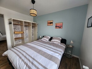 4 bedrooms, travel crib, WiFi, bed sheets