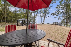 BBQ/picnic Area - Overlooking Shoreline 2BDR Chalet 18396 (Arcadia)