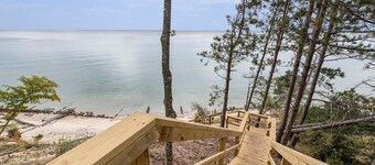 Overlooking Shoreline 2BDR Chalet 18396