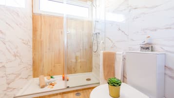 Shower, towels
