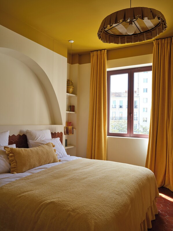 Espace de travail pour ordinateur portable, rideaux occultants