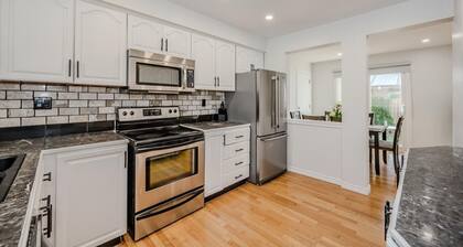 Charming Home in Toronto Area near Airport, StoresâIdeal Getaway! đĄ