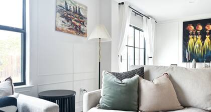 Luxury modern 3 bedroom house near the airport